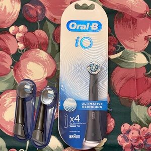 Bundle of 2 iO Oral B Replacement Brush Heads - Black